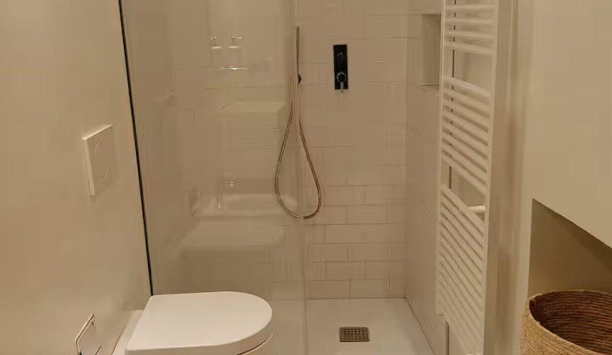 52183